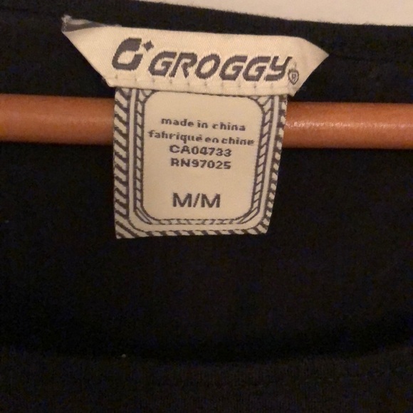 Groggy black t-shirt with feather print. - Picture 4 of 7